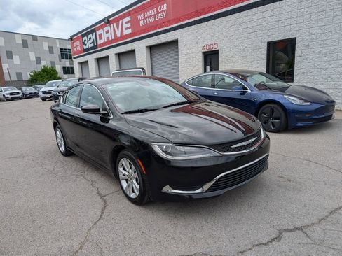 Used 2017 Chrysler 200 Limited Platinum image 1