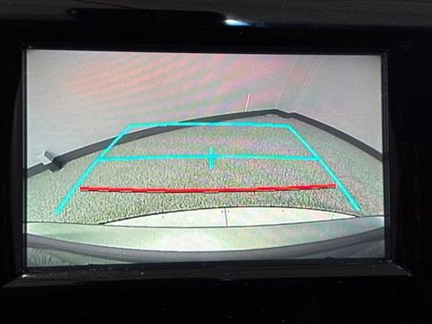 Used 2018 Toyota Camry SE FWD image 4