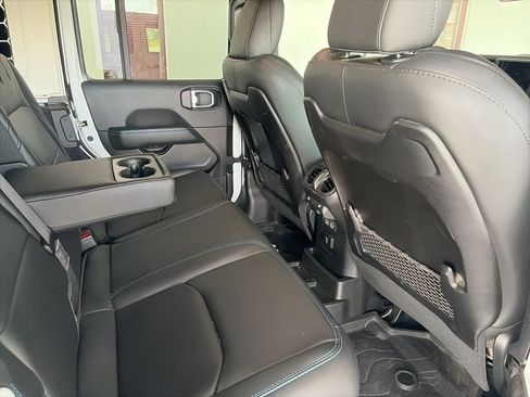 Used 2024 Jeep Wrangler Unlimited Rubicon 4xe image 13