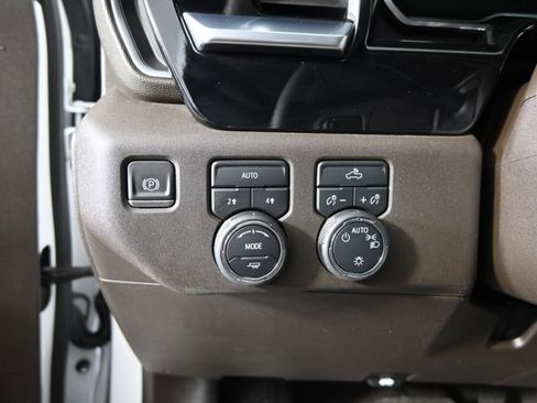 Used 2022 Chevrolet Silverado 1500 LT AWD/4WD image 23