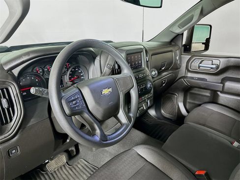 Used 2025 Chevrolet Silverado 2500 Custom w/ Custom Value Package image 10