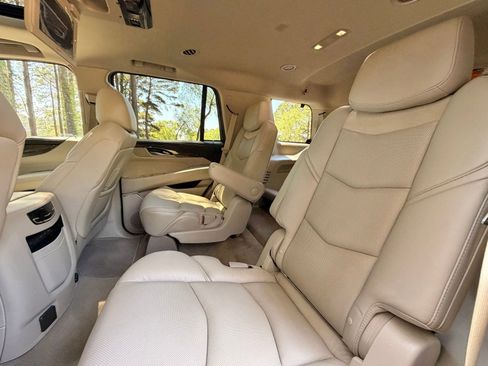 Used 2019 Cadillac Escalade Premium Luxury image 14