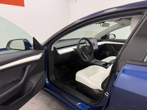 Used 2023 Tesla Model 3 Standard Range image 9