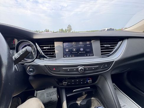 Used 2019 Buick Regal Preferred AWD/4WD image 17