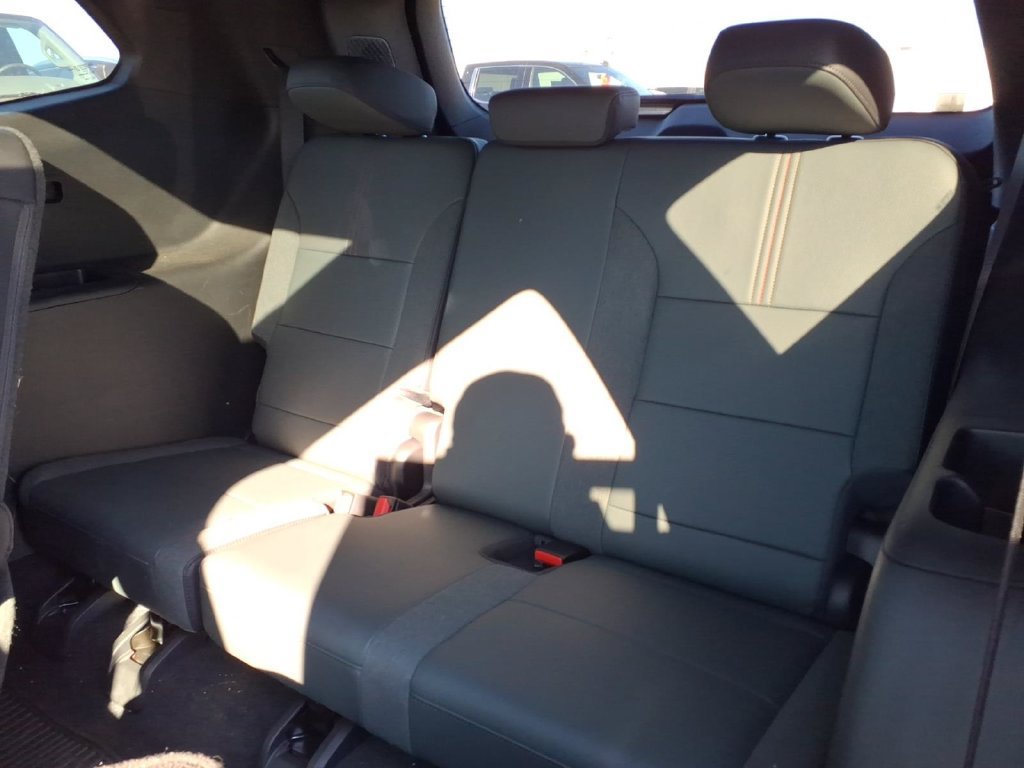 Used 2024 GMC Acadia AT4 w/ Luxury Package AWD/4WD image 9