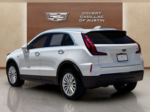 Used 2024 Cadillac XT4 Luxury w/ LPO, Floor Liner Package FWD image 6