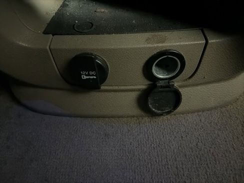 Used 2013 Chrysler Town & Country Touring image 28