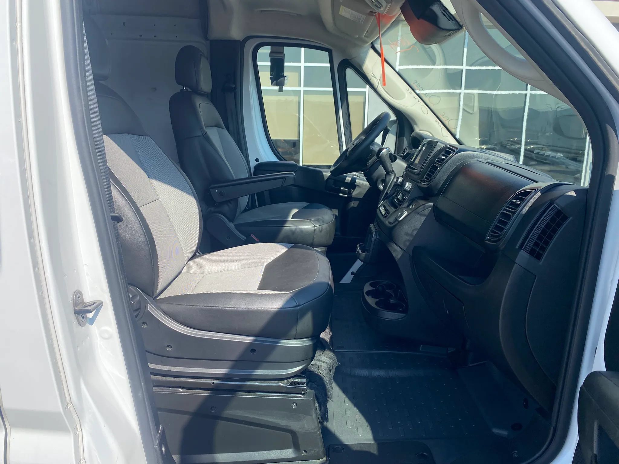 Used 2024 RAM ProMaster 2500 w/ Convenience Group FWD image 19