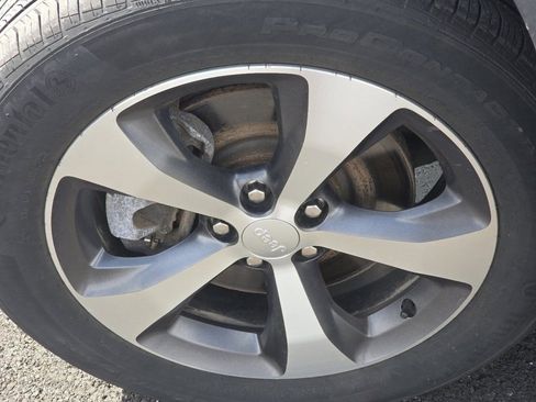 Used 2022 Jeep Cherokee Limited image 30