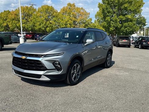 Used 2025 Chevrolet Blazer LT w/ Convenience Package image 9
