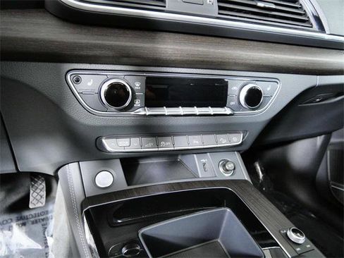 Used 2024 Audi Q5 e Premium Plus w/ Premium Plus Package image 19