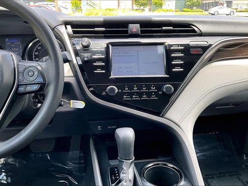 Used 2019 Toyota Camry LE FWD image 8