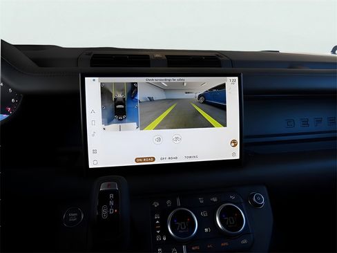 Used 2025 Land Rover Defender 90 S image 31