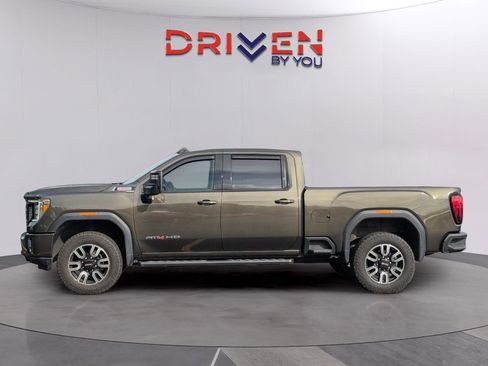 Used 2023 GMC Sierra 2500 AT4 w/ AT4 Preferred Package AWD/4WD image 2