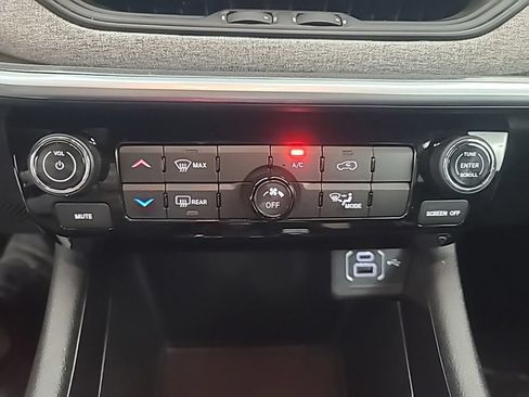 Used 2025 Jeep Compass Latitude AWD/4WD image 32
