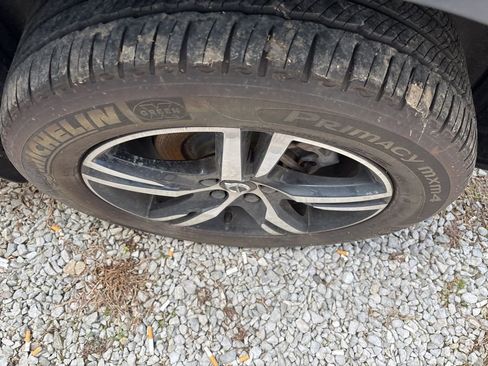 Used 2024 Volvo XC40 B5 Core image 7