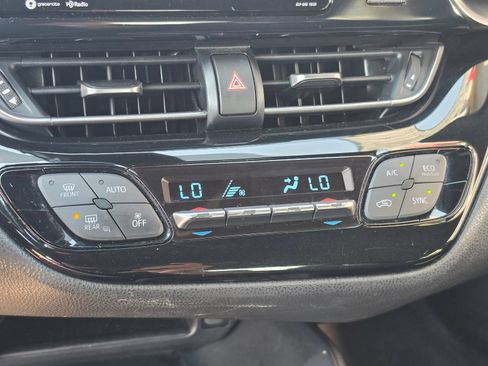 Used 2018 Toyota C-HR XLE FWD image 13