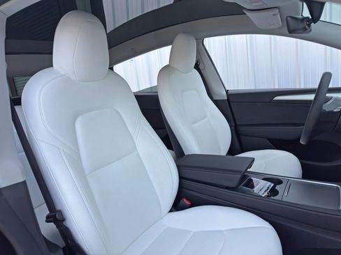 Used 2023 Tesla Model Y Long Range image 39