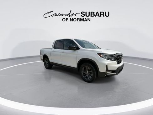 Used 2025 Honda Ridgeline Sport image 3