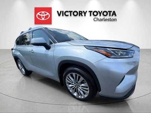 Used 2025 Toyota Highlander Platinum AWD/4WD image 5