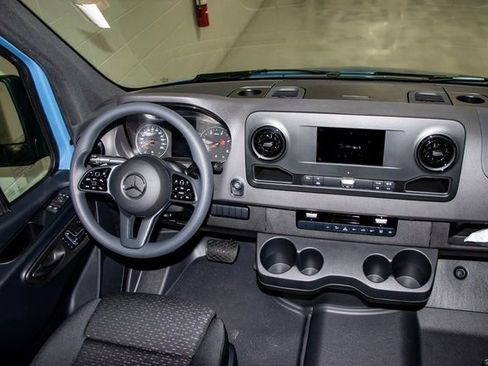 Used 2024 Mercedes-Benz Sprinter 2500 image 5