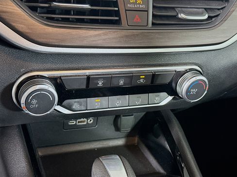 Used 2024 Nissan Altima 2.5 SV image 23