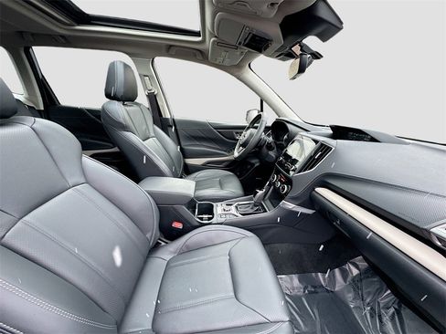 Used 2024 Subaru Forester Limited image 30