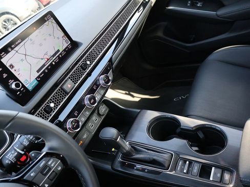 Certified 2024 Honda Civic Sport Touring image 18