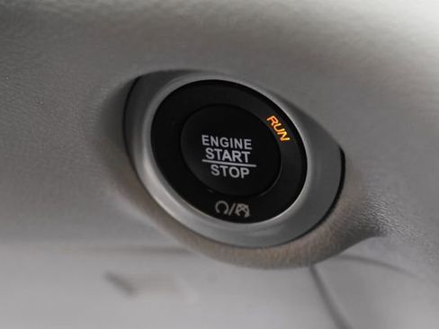 Used 2023 Chrysler Pacifica Touring-L FWD image 26