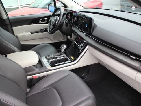 Used 2024 Kia Carnival EX FWD image 35