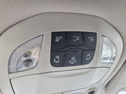 Used 2023 Chrysler Pacifica Limited FWD image 36