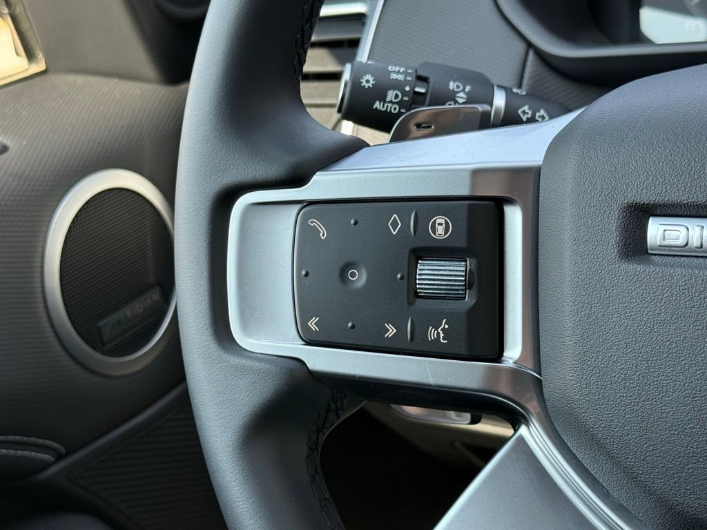 Certified 2025 Land Rover Discovery Dynamic SE AWD/4WD image 19