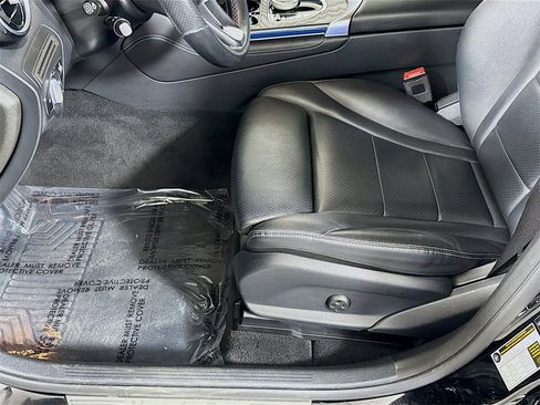 Used 2019 Mercedes-Benz GLC 300 4MATIC image 20