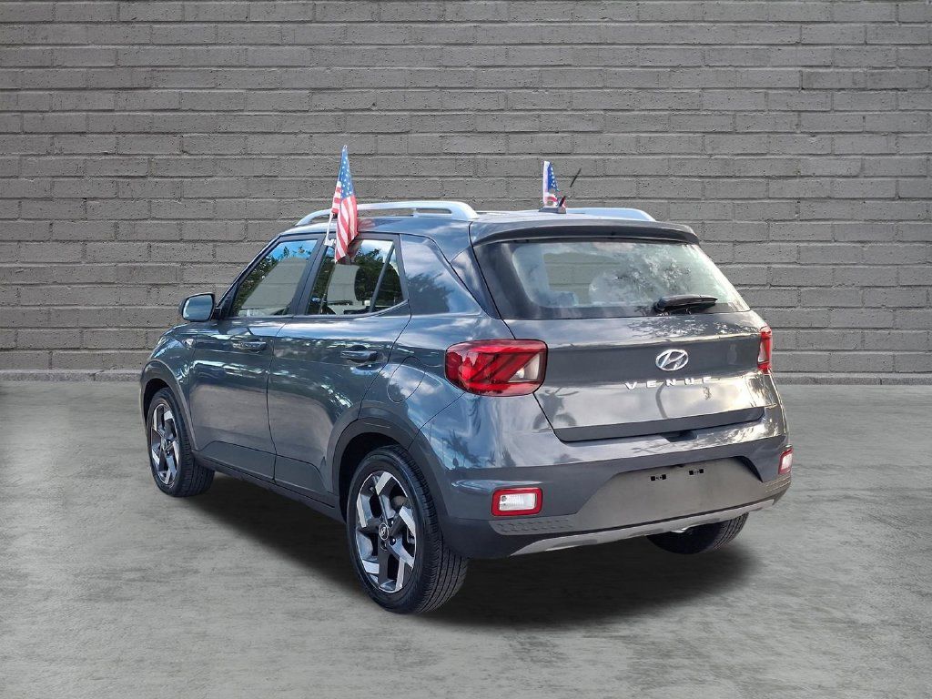 Used 2026 Hyundai Venue SEL FWD image 7