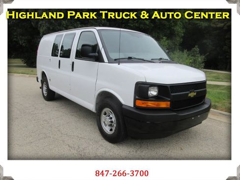 Used 2017 Chevrolet Express 2500 RWD image 1