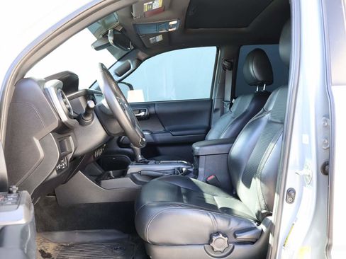 Used 2019 Toyota Tacoma TRD Sport image 8