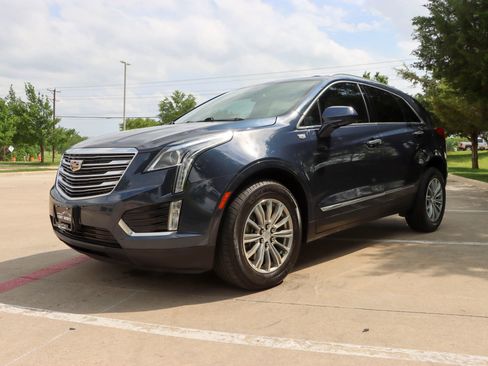 Used 2018 Cadillac XT5 Luxury w/ Driver Awareness Package FWD image 3