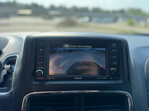 Used 2015 Dodge Grand Caravan SXT w/ Blacktop Package FWD image 20