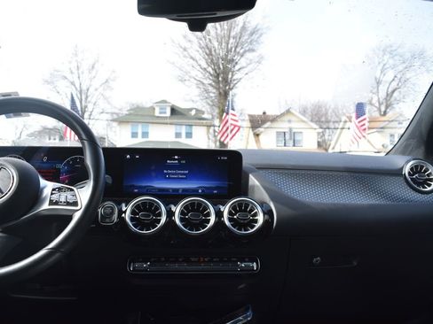 Used 2025 Mercedes-Benz GLA 250 image 33