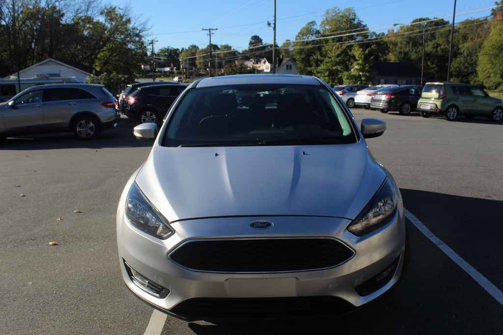 Used 2017 Ford Focus SEL FWD image 2