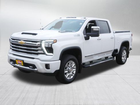 Used 2025 Chevrolet Silverado 3500 High Country w/ Technology Package image 3