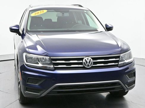 Used 2021 Volkswagen Tiguan S image 2