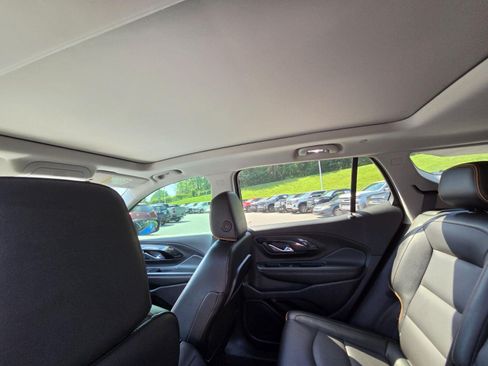 Used 2024 GMC Terrain AT4 w/ Infotainment Package II AWD/4WD image 8