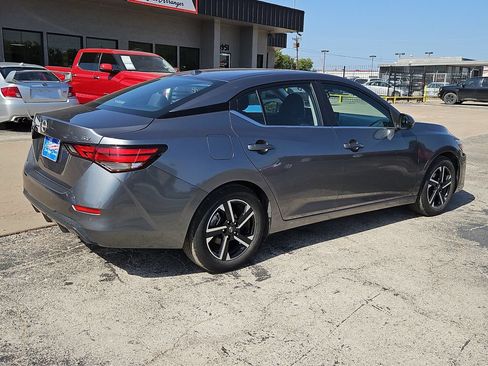 Used 2024 Nissan Sentra SV FWD image 11