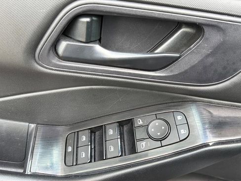 Used 2024 Nissan Rogue S FWD image 19