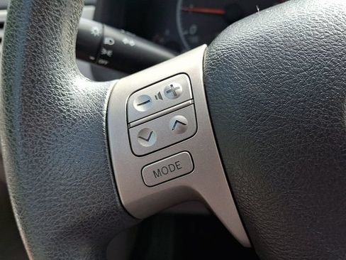 Used 2013 Toyota Corolla LE FWD image 19