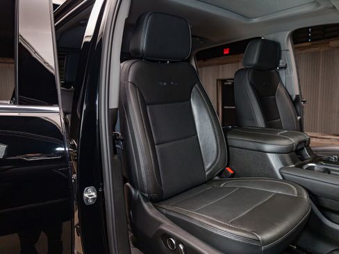 Used 2025 GMC Sierra 3500 Denali w/ Denali Reserve Package image 31