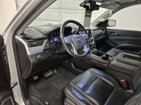 Used 2019 GMC Yukon XL SLT w/ Open Road Package image 10