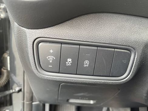 Used 2025 Kia Soul LX w/ LX Technology Package FWD image 16