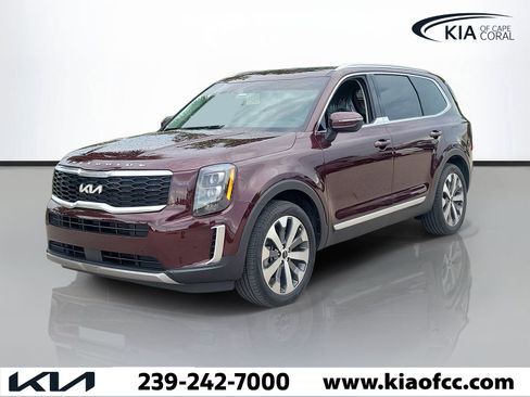 Used 2022 Kia Telluride EX w/ EX Premium Package FWD image 3